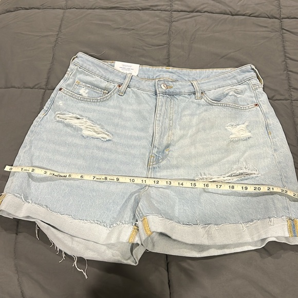 Women’s H&M mom shorts 14 new NWT distressed‎ - Picture 10 of 12